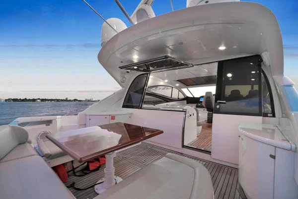 68ft Pershing Sky luxury details